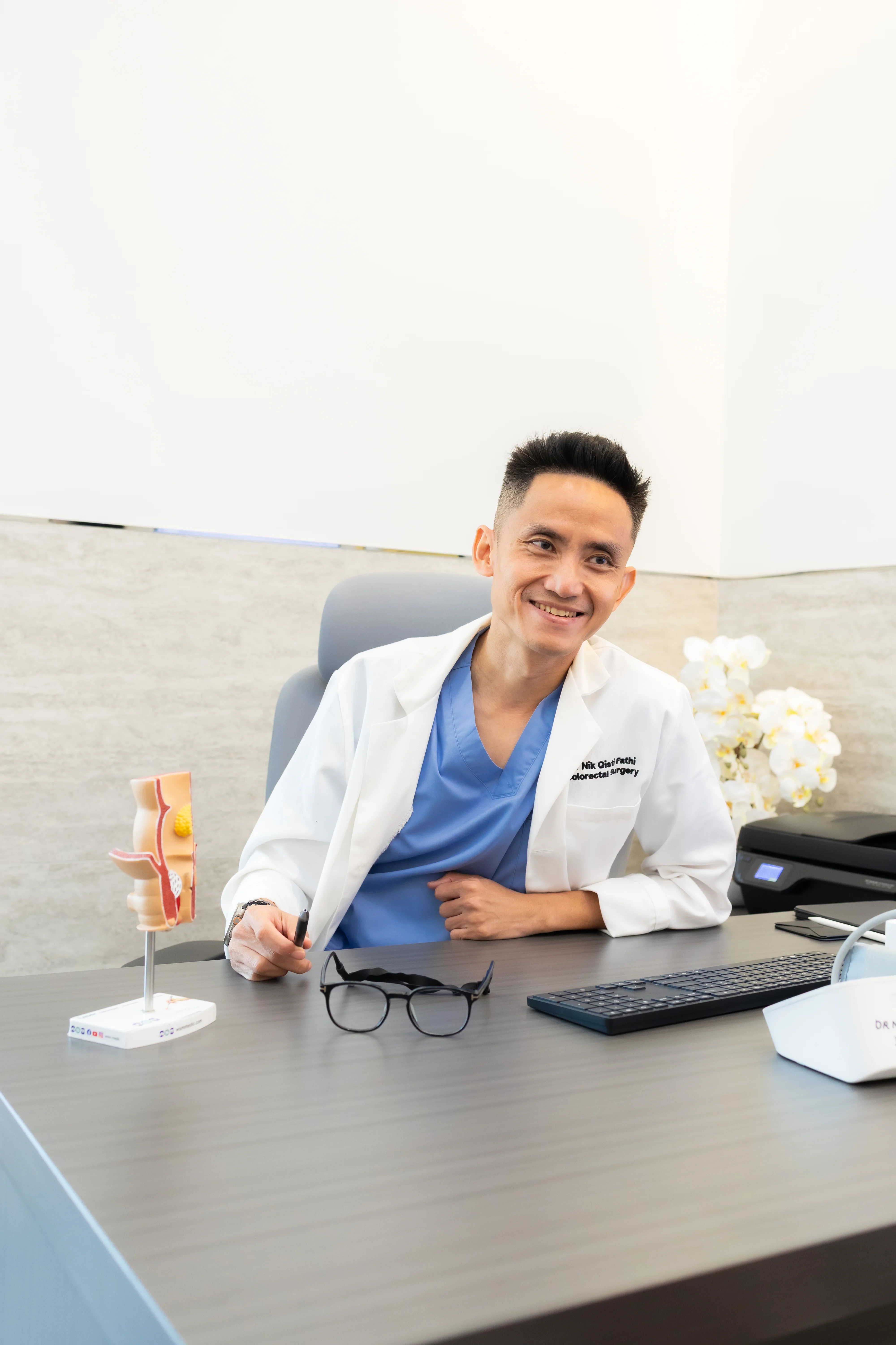 Dr. Nik Qisti Fathi at his consultation clinic at KPJ Kajang Specialist Hospital